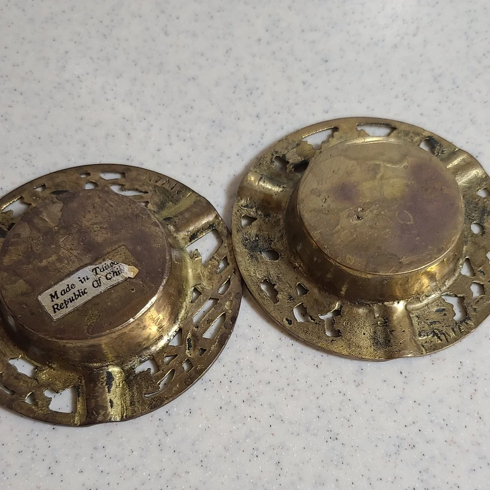 Set of 4 ashtrays for sale